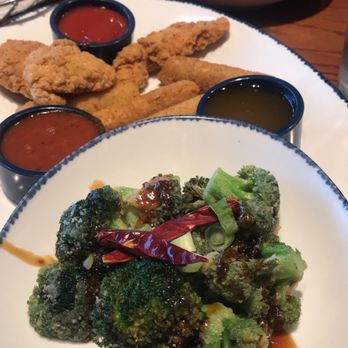 Red Lobster - Dragon broccoli and an appetizer plate - Seafood Near Me - Toronto, Ontario Red Lobster - Dragon broccoli and an appetizer plate - Seafood Near Me - Toronto, Ontario