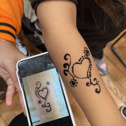 Blossom Brows Threading Salon - Henna
