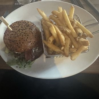 Yard House - Bacon Bleu Hamburger - Bars Near Me - Fresno, California