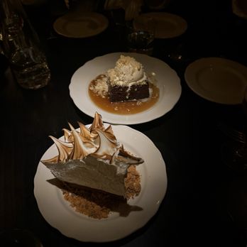 Trivoli Tavern - Butterfinger Pie Sticky Date Cake - American Near Me - Chicago, Illinois