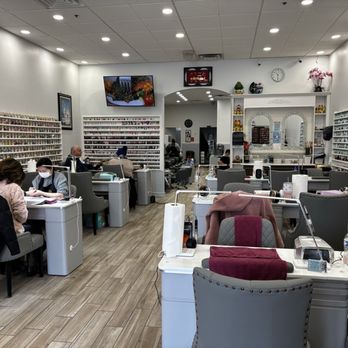 Q Nails - Recent remodeling makes this wonderful salon that much more inviting. - Nail Salons Near Me - Louisville, Kentucky