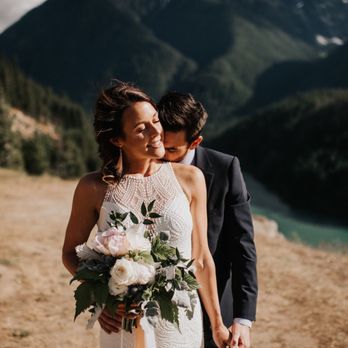 Cedarhouse Flowers - Florists Near Me - Seattle, Washington Cedarhouse Flowers - Florists Near Me - Seattle, Washington