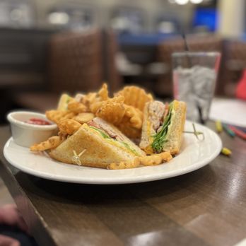 The Tavern Grill Minnetonka - Turkey Club Melt - Cocktail Bars Near Me - Minnetonka, Minnesota The Tavern Grill Minnetonka - Turkey Club Melt - Cocktail Bars Near Me - Minnetonka, Minnesota