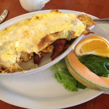 Saskatoon Farm - Country Biscuit breakfast - Farmers Market Near Me - De Winton, Alberta