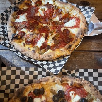 Hey, Neighbor! Pizza House - Carnero Pizza - Pizza Near Me - Eugene, Oregon