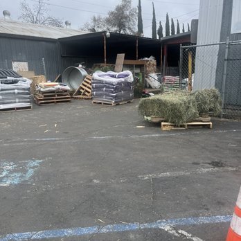 Farmers Feed - Outside to the entrance - Pet Stores Near Me - Stockton, California Farmers Feed - Outside to the entrance - Pet Stores Near Me - Stockton, California