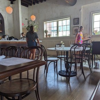 Petula's - Dinning room - Cocktail Bars Near Me - South Boston, Massachusetts