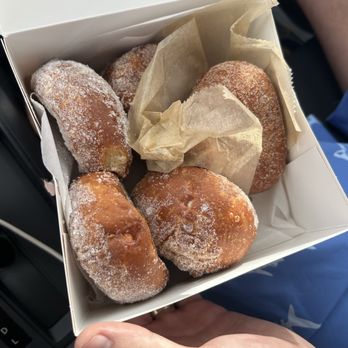 Leonard's Bakery - Bakeries Near Me - Waipahu, Hawaii