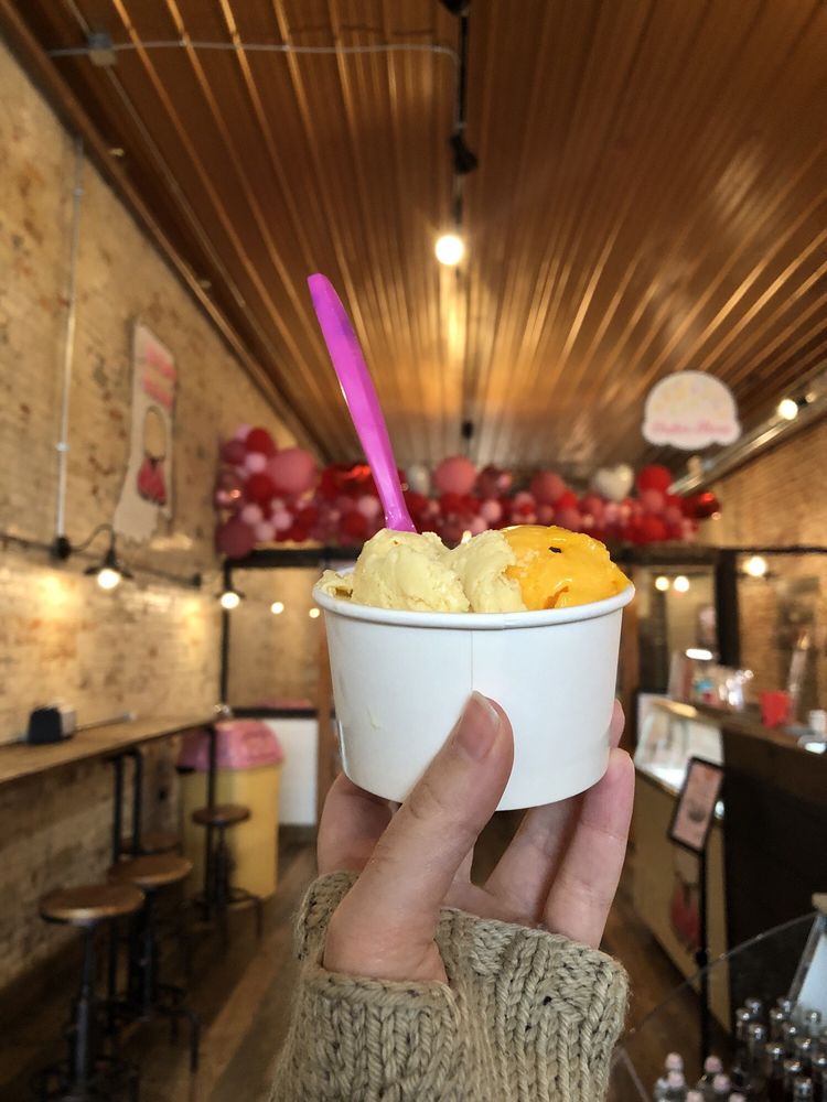 Millie's Ice Cream Logo