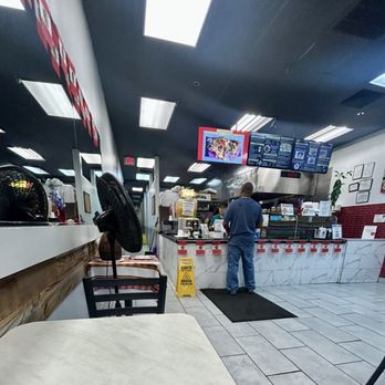 Papi's Pollo - Inside - Chicken Shop Near Me - Burke, Virginia