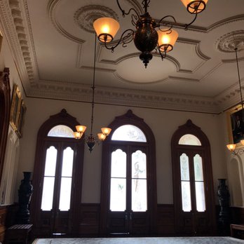 Iolani Palace - Entrance to Iolani Palace - Museums Near Me - Honolulu, Hawaii