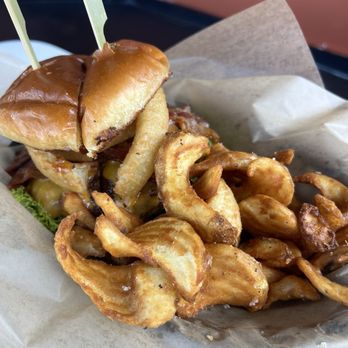 Red Dirt Diner - Cowboy burger - Diners Near Me - Hatch, Utah