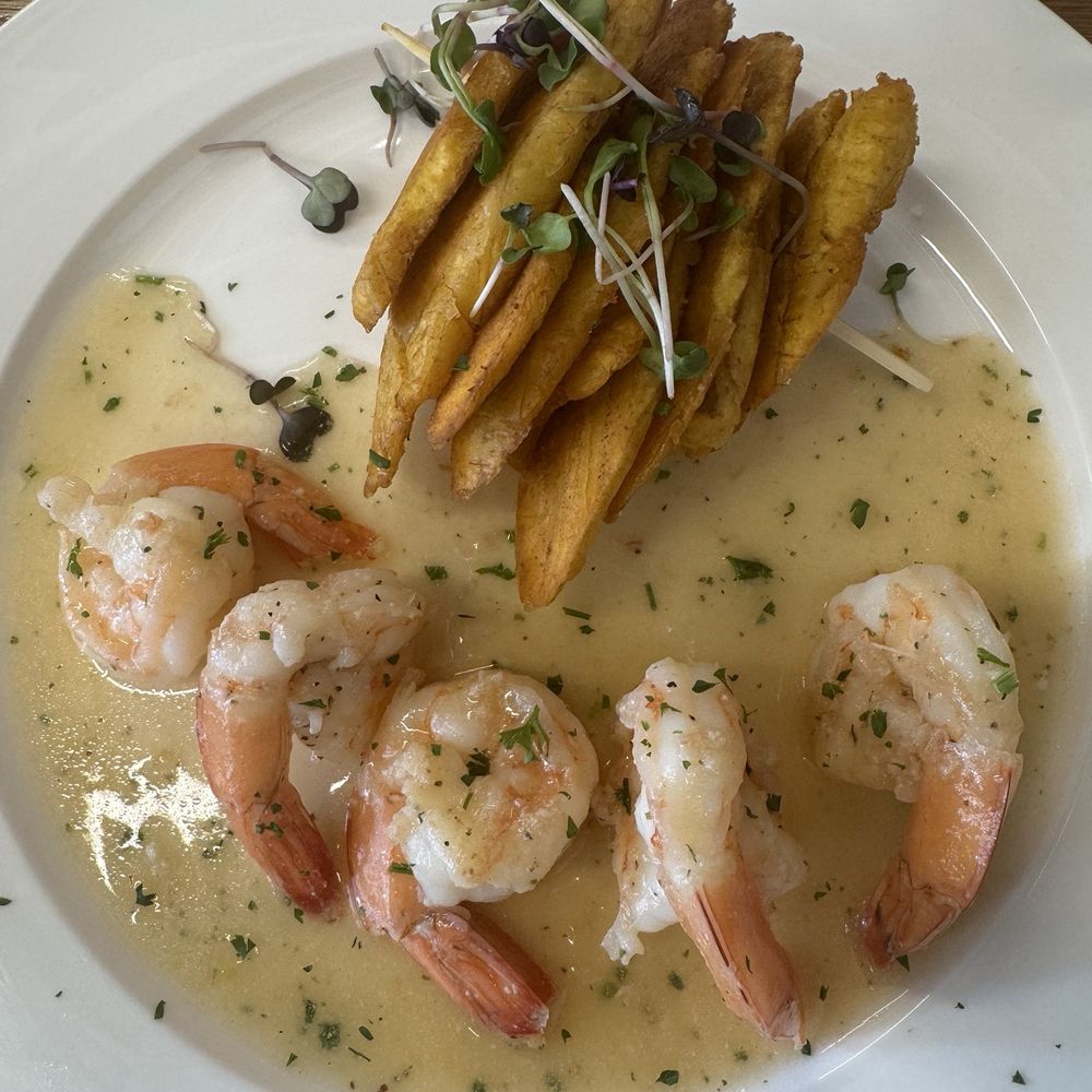 Mi Tierra Bar & Kitchen - Camarones Al Ajillo Con Tostones - Dominican Near Me - Miami, Florida Mi Tierra Bar & Kitchen - Camarones Al Ajillo Con Tostones - Dominican Near Me - Miami, Florida