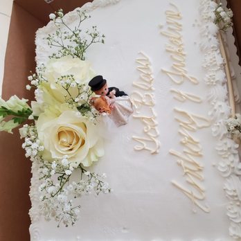Food4Less - a wedding cake with a bride and groom figurine - Grocery Near Me - Los Angeles, California
