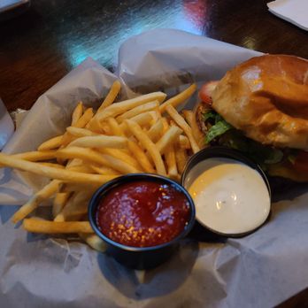 Founders Ale House - HH Burger and fries - New American Near Me - Los Angeles, California