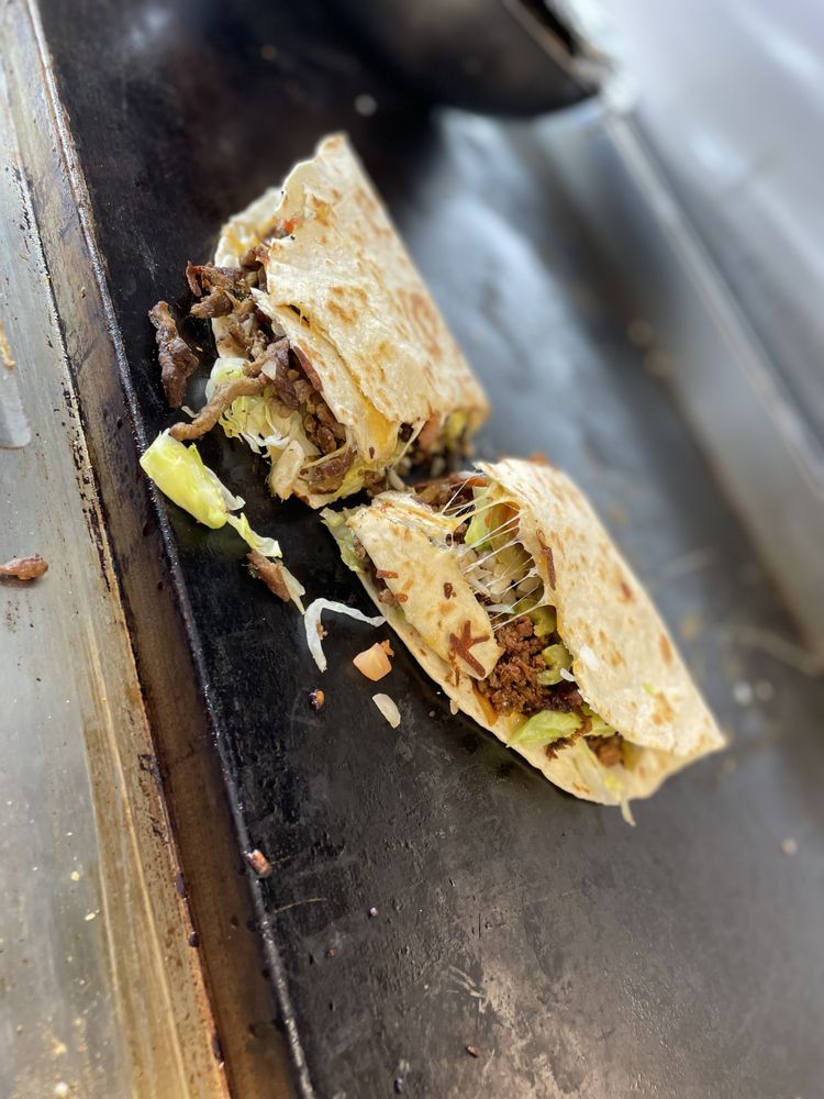 Anna's Taqueria Logo