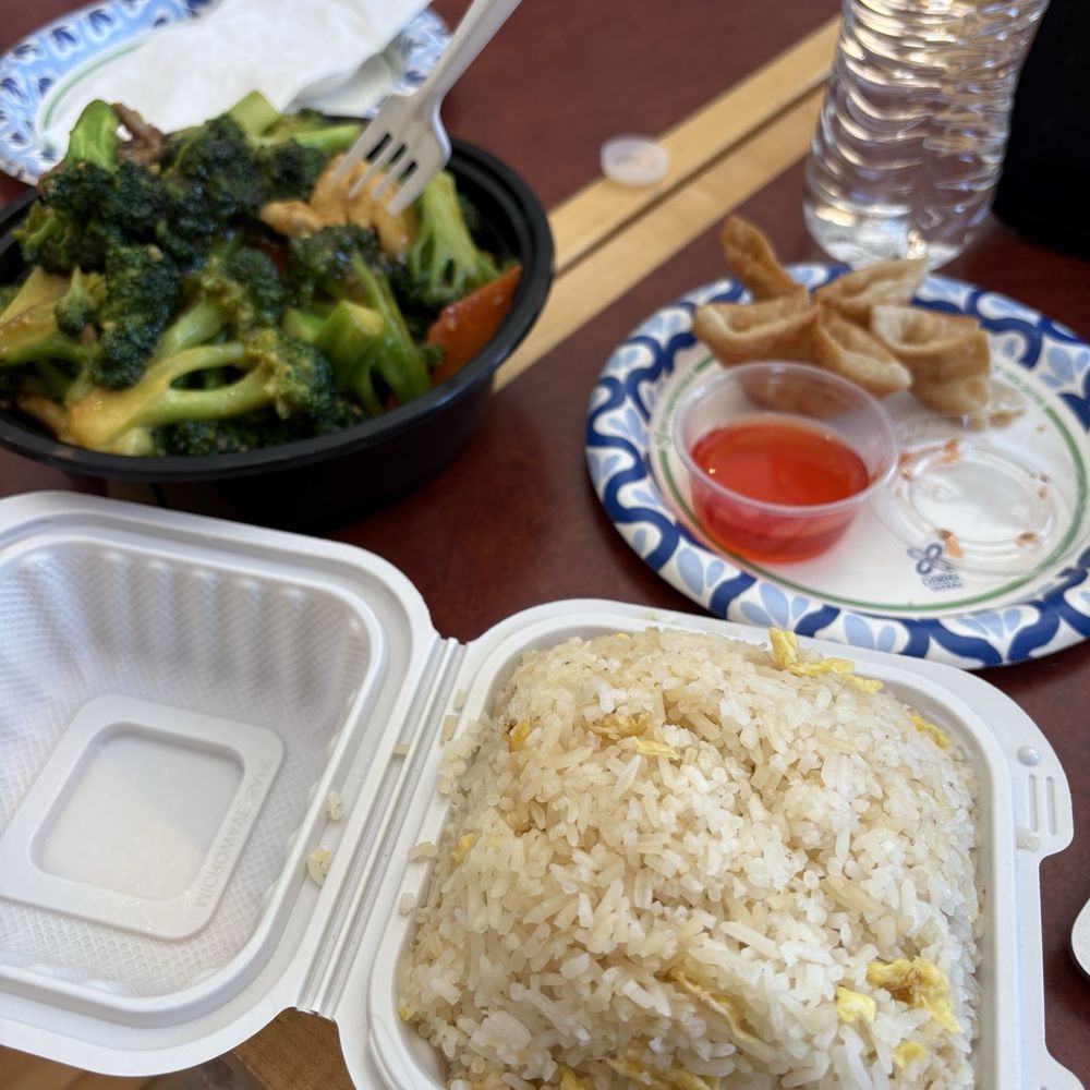 Uncle Henry - Beef and Chicken with Broccoli, fried rice, cheese wontons - Asian Fusion Near Me - Denver, Colorado Uncle Henry - Beef and Chicken with Broccoli, fried rice, cheese wontons - Asian Fusion Near Me - Denver, Colorado