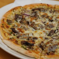 Garden Fresh Grill & Smoothie - Beef shawarma pizza
