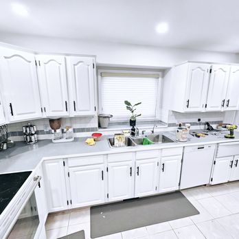 Alpha painting - Freshen up these oak kitchen cabinets to Benjamin Moore Oxford White - Painters Near Me Alpha painting - Freshen up these oak kitchen cabinets to Benjamin Moore Oxford White - Painters Near Me