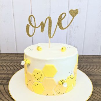 Kelly's Dolce Cakes - Bee Smash Cake! - Desserts Near Me