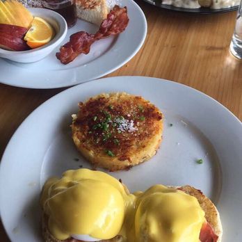 Toast - Sausage gravy and biscuits, kids French toast with bacon and fresh fruit and eggs benny with potato rotin - New American Near Me - Portland, Oregon Toast - Sausage gravy and biscuits, kids French toast with bacon and fresh fruit and eggs benny with potato rotin - New American Near Me - Portland, Oregon