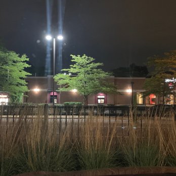 Wendy's - Exterior, drive thru - Fast Food Near Me - Oak Park, Illinois Wendy's - Exterior, drive thru - Fast Food Near Me - Oak Park, Illinois