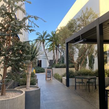 Erewhon - The outdoor seating area. - Grocery Near Me - Pasadena, California