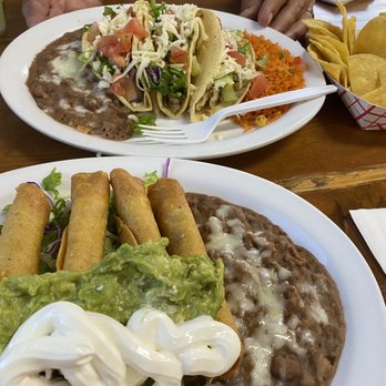 La Parrilla Restaurant - Chicken Flautas and Chicken Tacos - Mexican Near Me - Deming, New Mexico