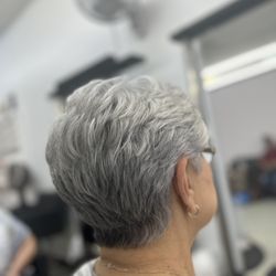 Golden Cuts - Beautiful Silver Color! With amazing haircut!