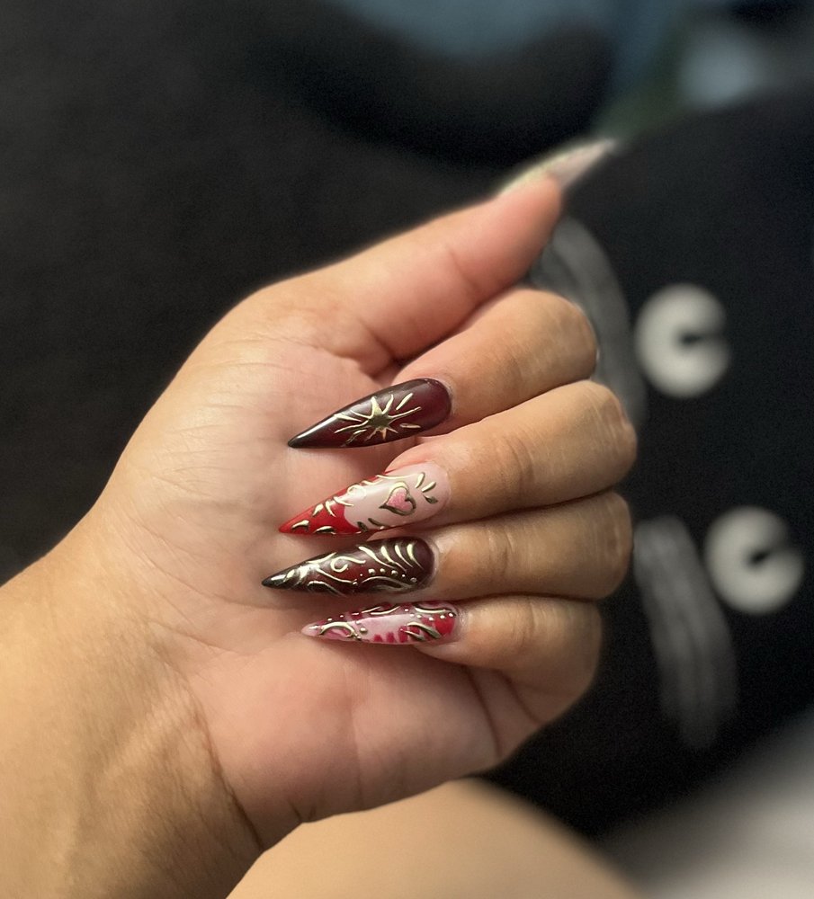 Tati Nails Logo