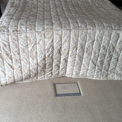 The Albert Hotel - Horrible bed