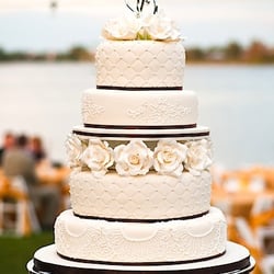 Mayu's Cakes - Custom Wedding Cake
