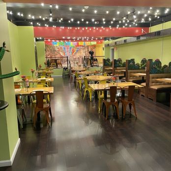 El Limon Lansdale - a restaurant with tables and chairs - Mexican Near Me - Lansdale, Pennsylvania