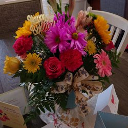 Cottage - Colorful vase arrangement