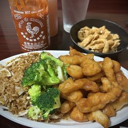 Lee House - Honey, chicken lunch special