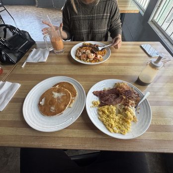 Seree Coffee Shop - Hashbrown bacon egg n side of pancakes - Breakfast & Brunch Near Me - Los Angeles, California