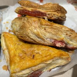 Mi Islas Bakery - Pastelitos de guayaba & guayaba y queso