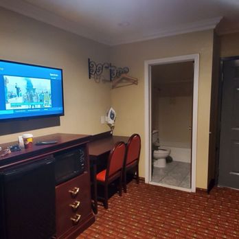 Budget Inn - Hotels Near Me - Anaheim, California