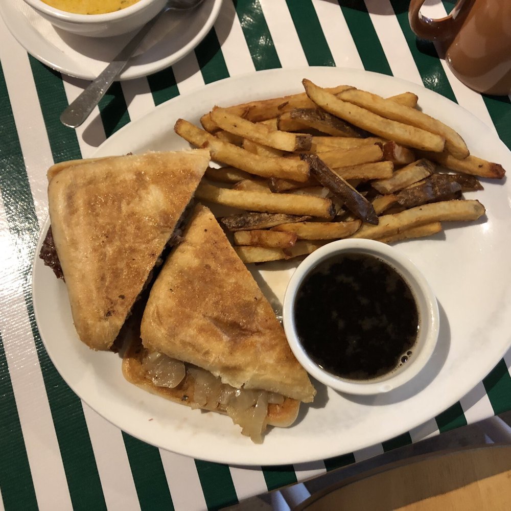 Magpie's Diner - Diners Near Me - Powell River, British Columbia