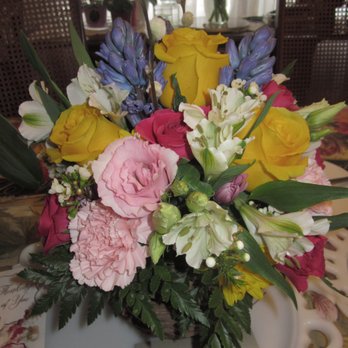 Christopher's Flowers - Lovely spring arrangement with yellow roses, April 2023 - Local Services Near Me - Winthrop, Massachusetts