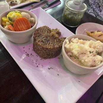 El Colombiano - Arroz de Coco, veggies and mashed potatoes - Bakeries Near Me - Weston, Florida El Colombiano - Arroz de Coco, veggies and mashed potatoes - Bakeries Near Me - Weston, Florida