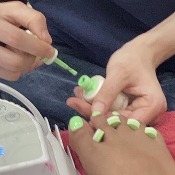 Cq's Nails - No Chip Pedi- green isle DND color 532 - Nail Salons Near Me - Park Forest, Illinois