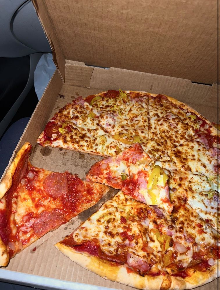 Rocky's Pizza Logo