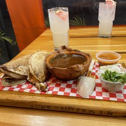 Mercado Roma - Quesabirria tacos con palomas