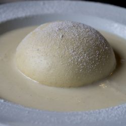 Bootshaus - Dampfnudel mit Vanillesoße
