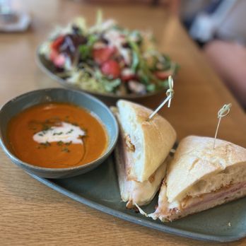 Google Visitor Experience Cafe - Cafes Near Me - Mountain View, California