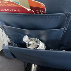 Delta Air Lines - Garbage a plenty.
