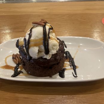 Delarosa Downtown - flourless molten chocolate cake with vanilla gelato, whiskey caramel sauce, and pecan nuts - Pizza Near Me - San Francisco, California Delarosa Downtown - flourless molten chocolate cake with vanilla gelato, whiskey caramel sauce, and pecan nuts - Pizza Near Me - San Francisco, California