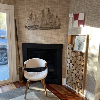 The Hotel Marblehead - The fireplace in the dining room - Hotels Near Me - Marblehead, Massachusetts