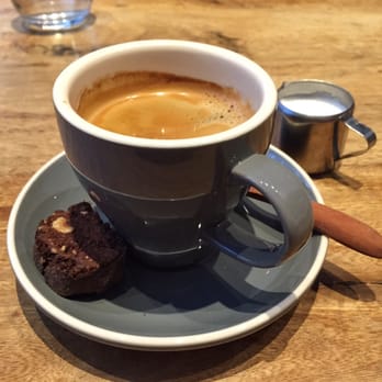 豆苗居 - Coffee with biscotti. They warm up the accompanying cream for you! - Gluten-Free Near Me - Hong Kong, HK